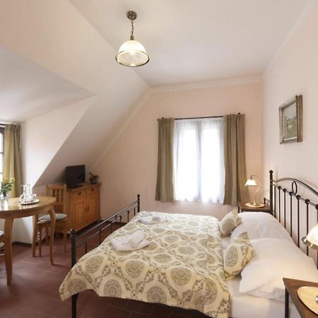 Hotel Penzion Na 15. Poledníku Jindřichŭv Hradec Zewnętrze zdjęcie