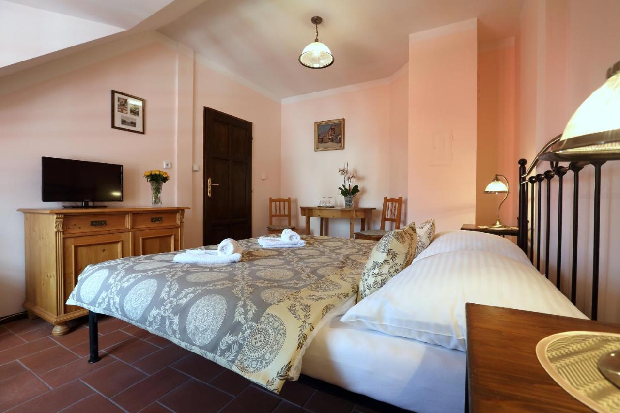 Hotel Penzion Na 15. Poledníku Jindřichŭv Hradec Zewnętrze zdjęcie