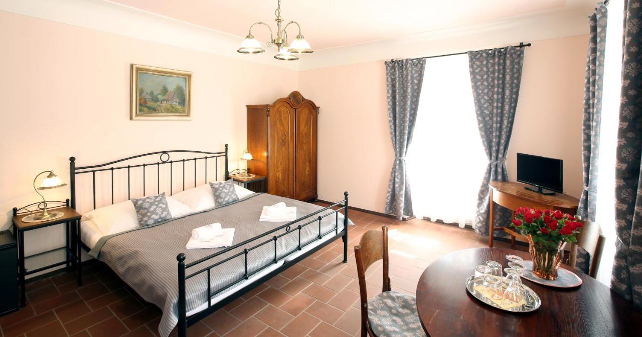 Hotel Penzion Na 15. Poledníku Jindřichŭv Hradec Zewnętrze zdjęcie
