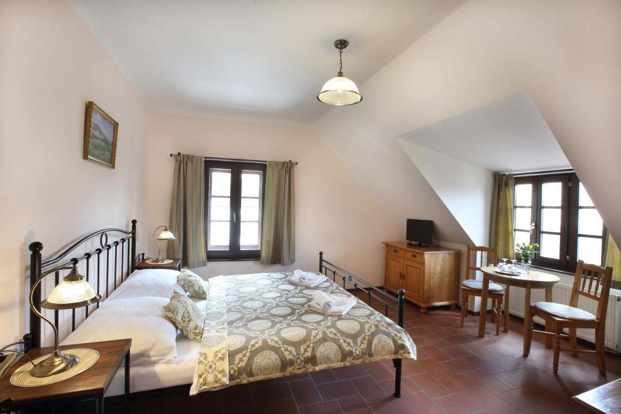 Hotel Penzion Na 15. Poledníku Jindřichŭv Hradec Zewnętrze zdjęcie