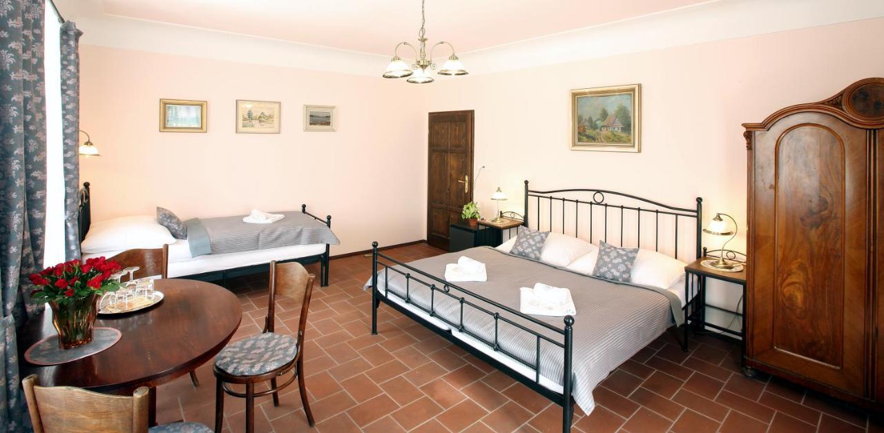 Hotel Penzion Na 15. Poledníku Jindřichŭv Hradec Zewnętrze zdjęcie