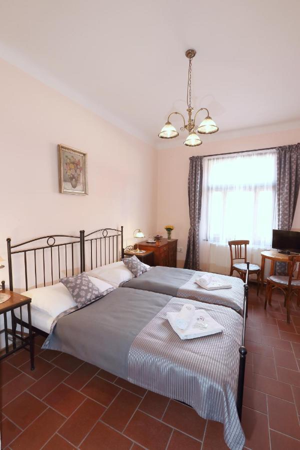 Hotel Penzion Na 15. Poledníku Jindřichŭv Hradec Zewnętrze zdjęcie